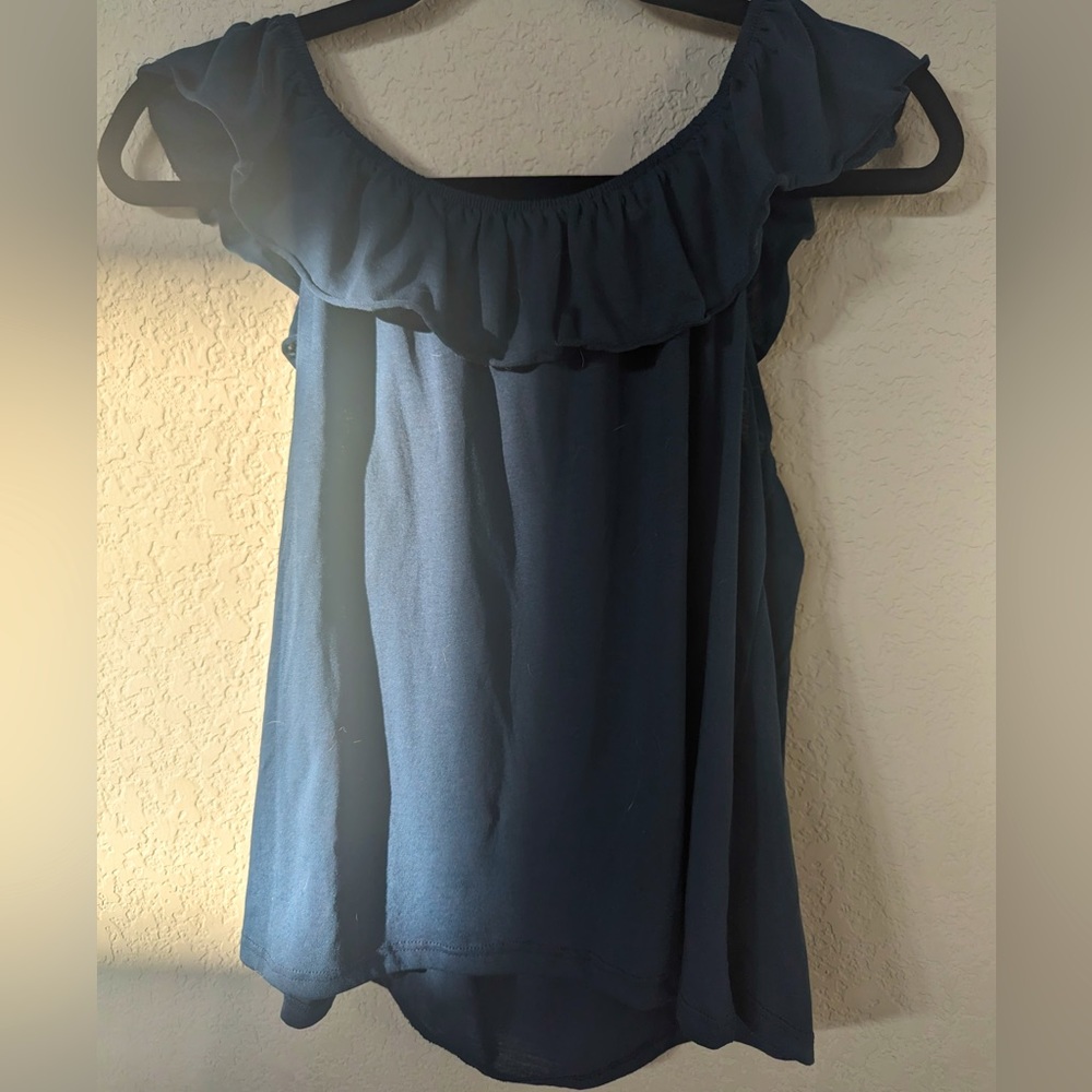 Off the shoulder ruffled sleeves tee shirt
